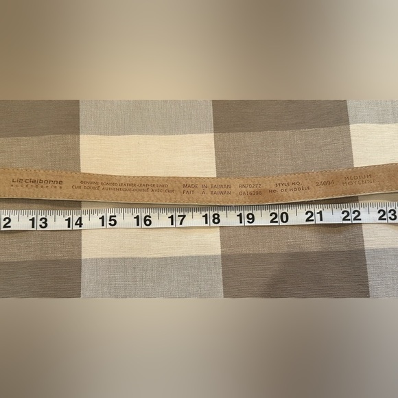Liz Claiborne Size M Cream Leather Silver Gold Two Toned Belt Style No. 24094 - Picture 10 of 12